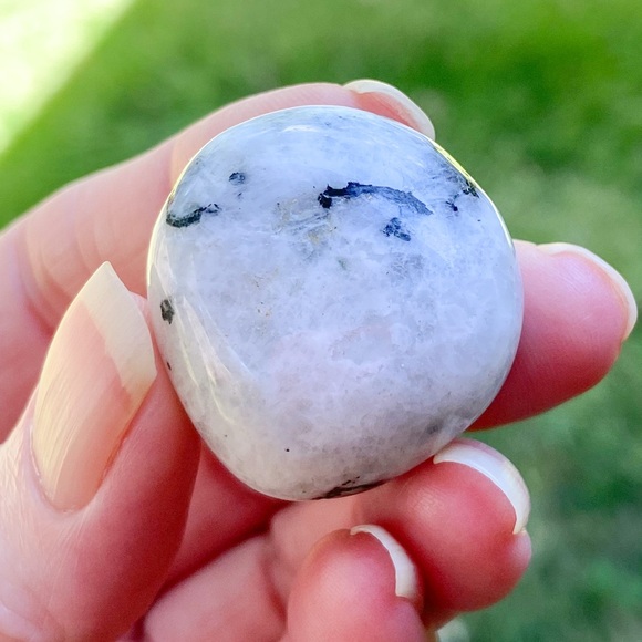 Rainbow Moonstone Crystal Tumbled Stone with Blue Flash. Third Eye Crown Chakra - Picture 5 of 10